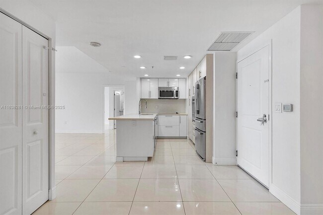 Building Photo - 1250 S Miami Ave
