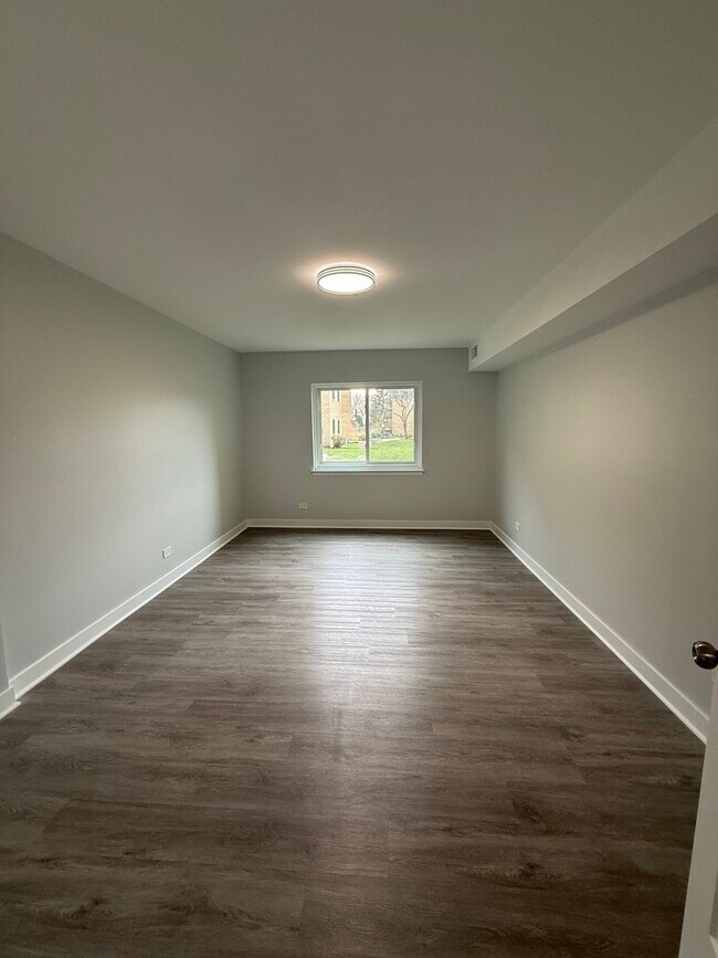 Building Photo - 1173 S Forums Ct