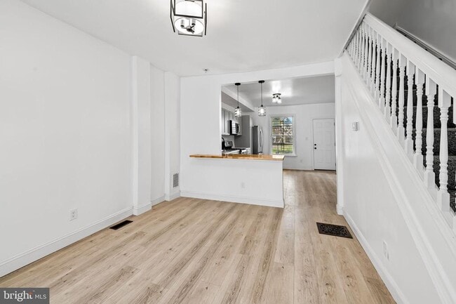 Building Photo - 1605 Darley Ave