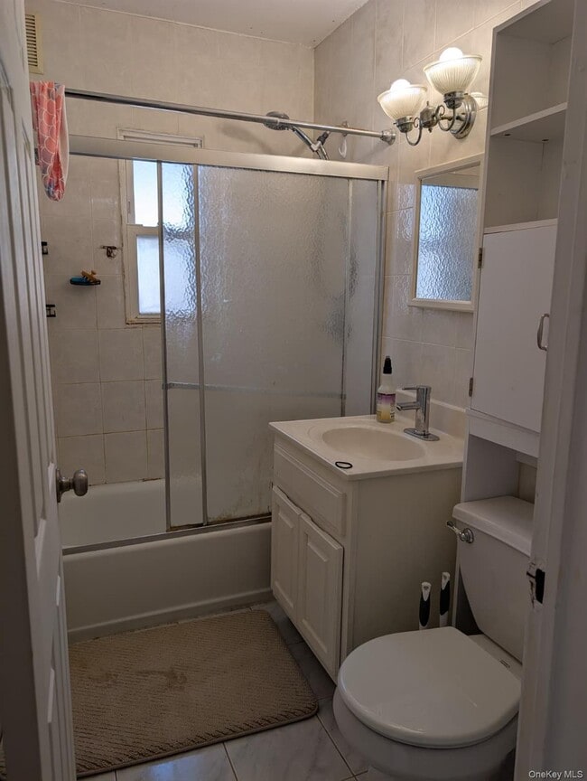 Building Photo - 75-40 197th St