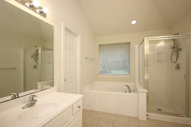 Building Photo - 14 Delphinium Pl