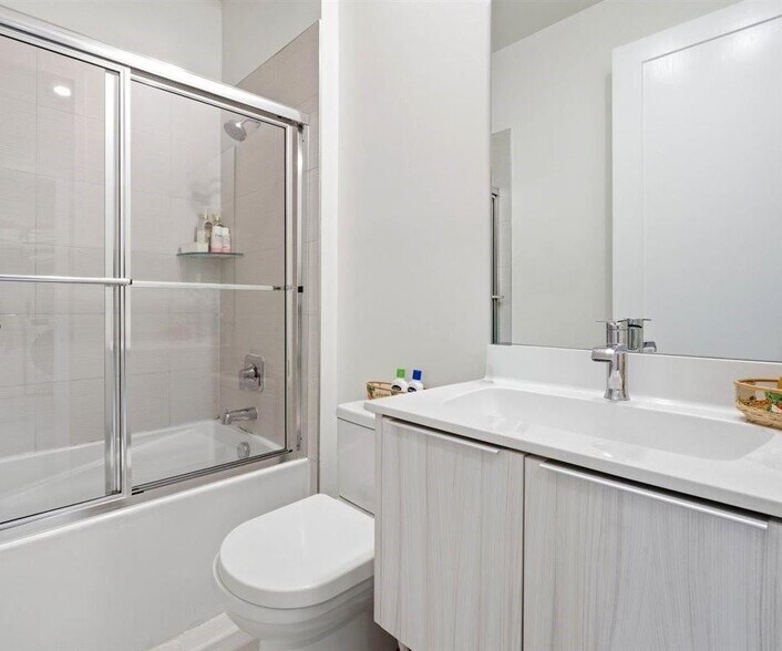 Building Photo - 6611 NW 102nd Path