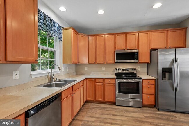 Building Photo - 7721 Valley Oak Dr
