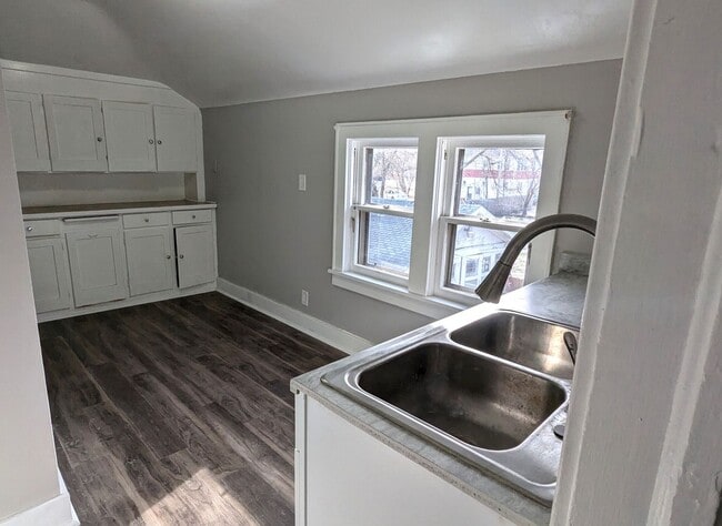 Building Photo - 1450 Clinton St