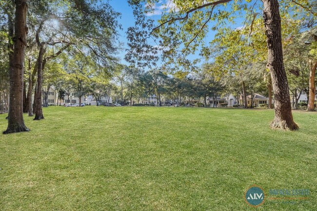 Building Photo - Bright, Freshly Updated 2BR/2BA Condo at T...