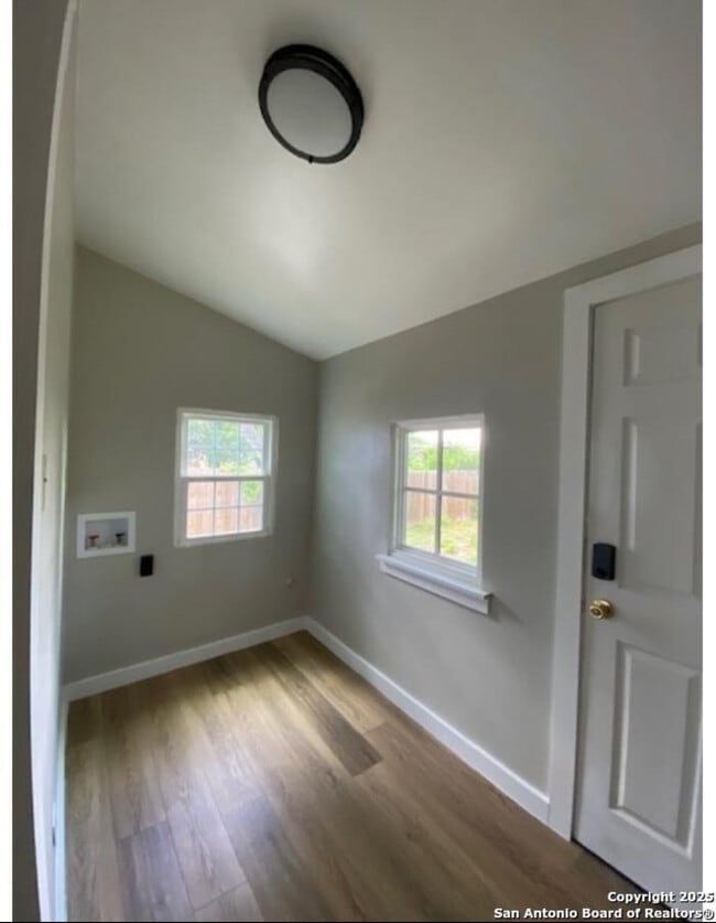 Building Photo - 143 E Baylor St