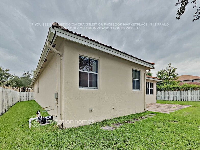 Building Photo - 1339 NW 166th Ave