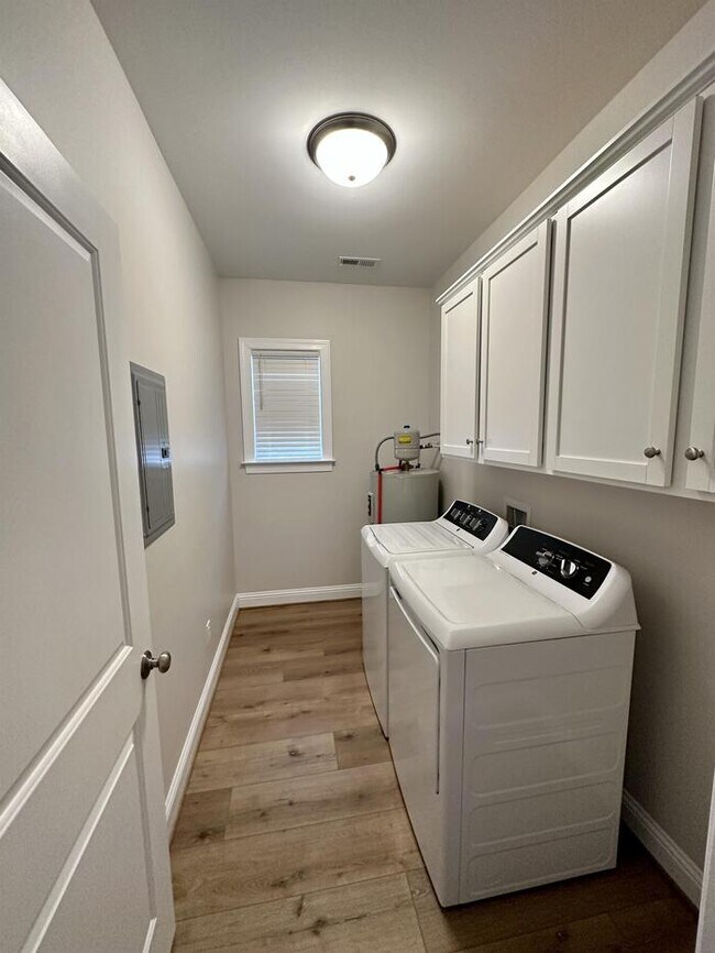 Building Photo - 708 W Parrish Dr