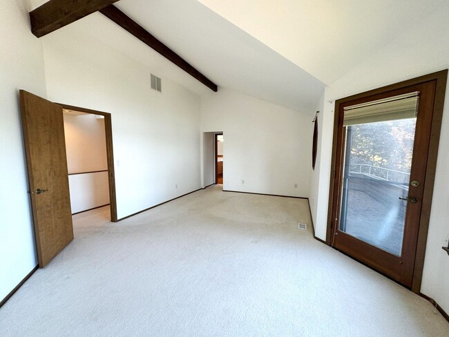 Building Photo - 1/2 mo free move in special - Beautiful 3 ...