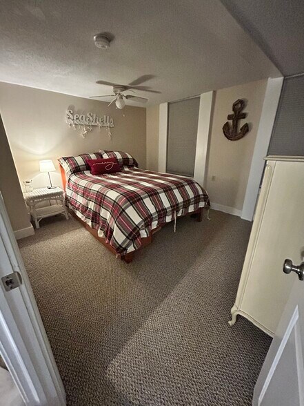 Large main bedroom with walk in closet - 163 N Main St