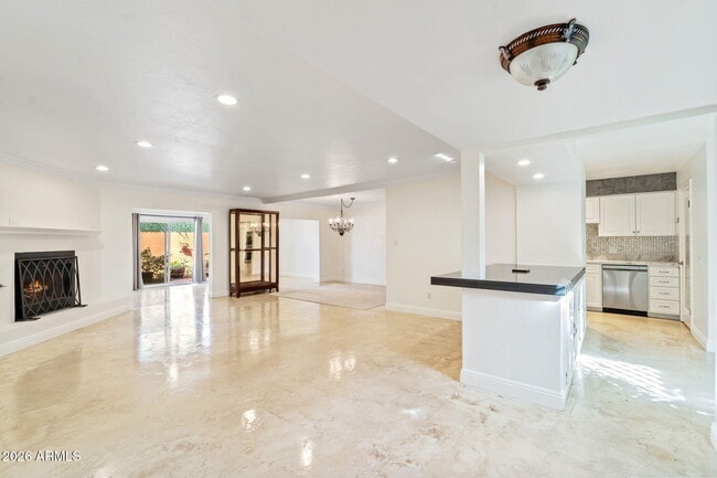 Building Photo - 2614 E Osborn Rd