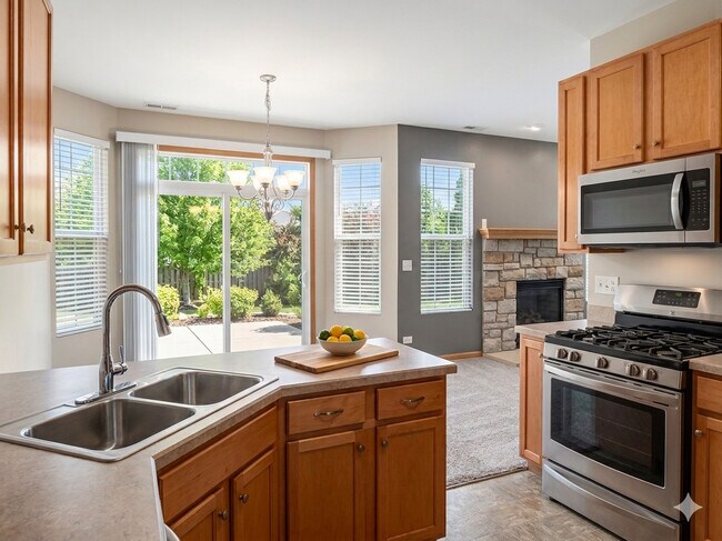 Building Photo - 1447 Millbrook Dr