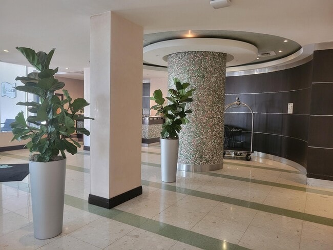 Building Photo - 3901 S Ocean Dr