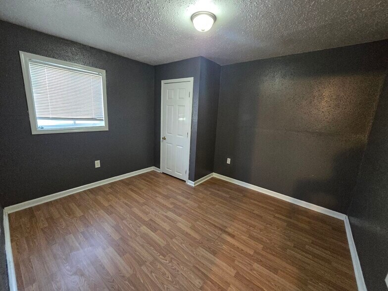 Building Photo - 507 Saint Robert Dr