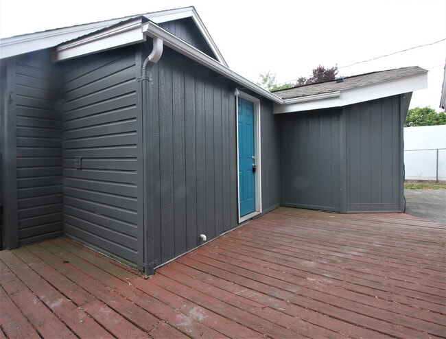 Building Photo - Classy 3BD/2BA House - Spacious Bedrooms, ...
