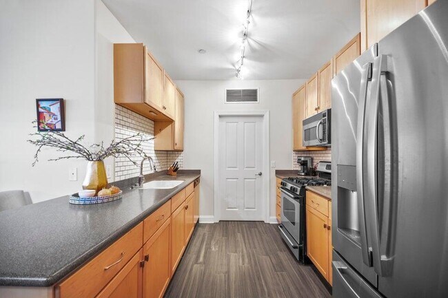 Building Photo - 1905 N Water St