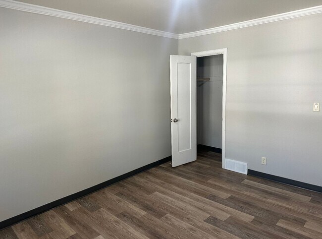 Building Photo - JP409-411 E. Bismark