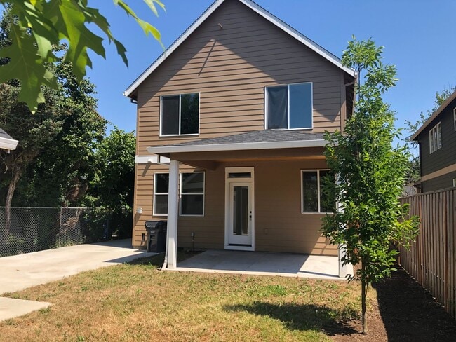 Building Photo - Beautiful New Home with Garage and Yard! A...