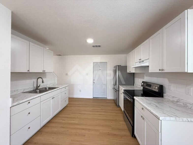 Building Photo - 2731 Candle Ridge Dr