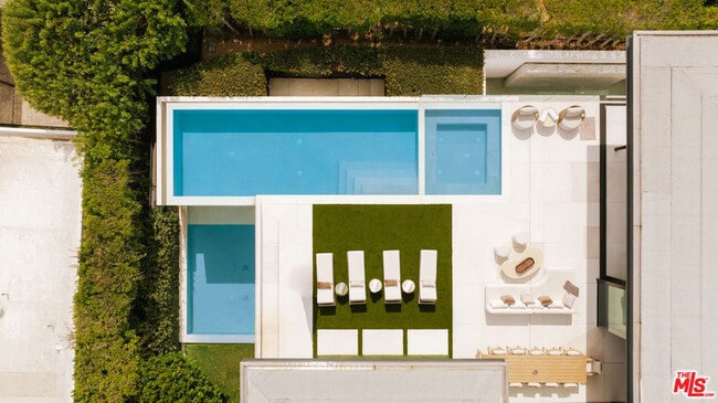 Building Photo - 1536 Blue Jay Way