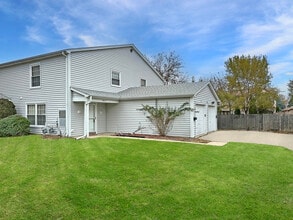 Building Photo - 1401 N Glen Cir