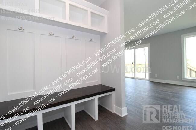 Building Photo - 5374 Destiny Dr