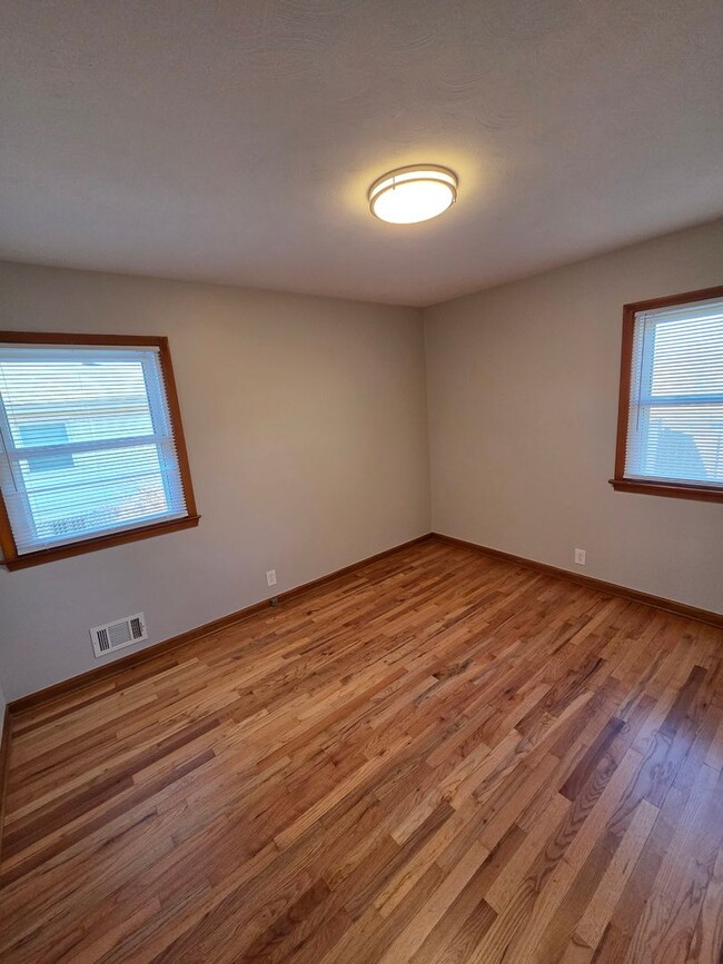 Building Photo - Newly remodeled 4 bed, 2 bath, 1 car garage, fenced in backyard