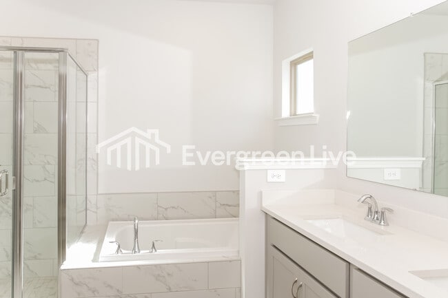 Building Photo - 14695 Mountain Strm Dr