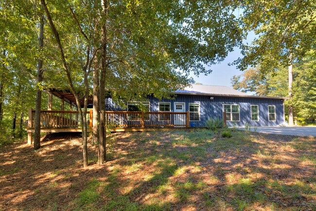 Building Photo - 930 Loring Mill Rd