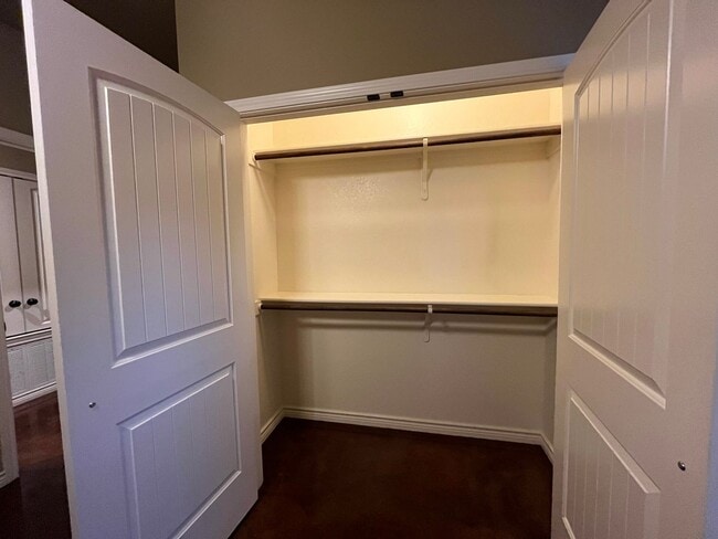Building Photo - 3 Bedroom Single Family Home