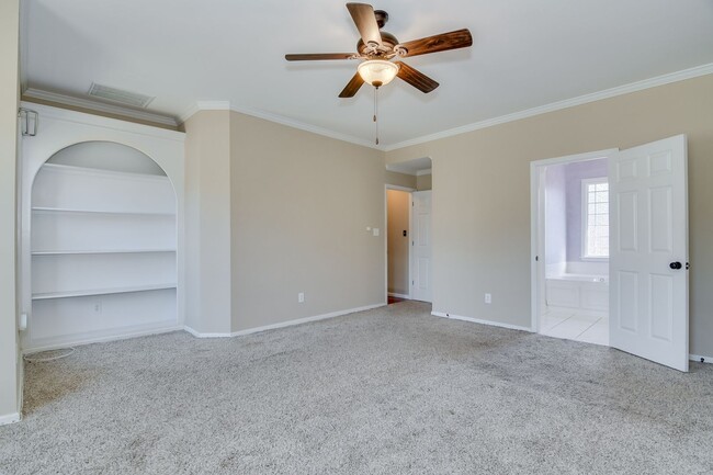 Building Photo - Large 3 Story Home in Evans!
