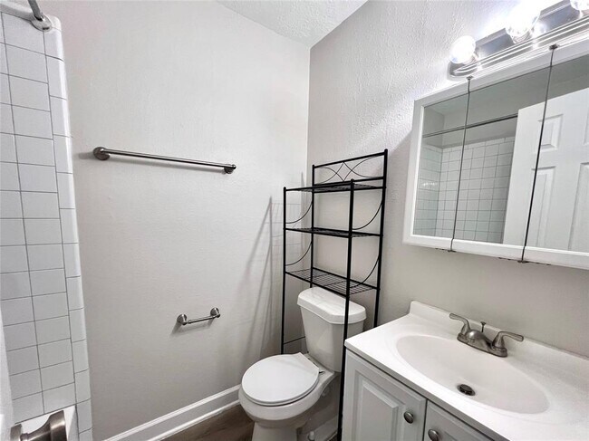 Building Photo - 515 Bellmar Ln