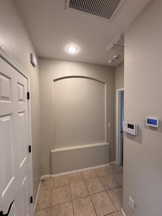 Building Photo - 30031 N Little Leaf Dr