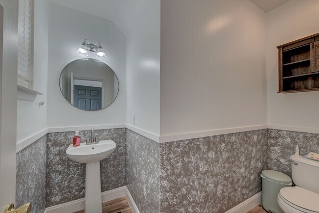 Building Photo - 208 Woodbrook Way