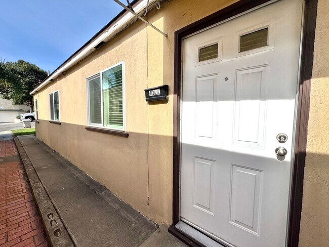 Building Photo - 4322-4324 Temecula Street