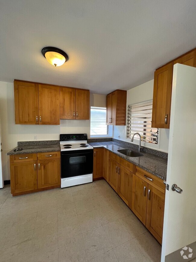 Building Photo - 2 bedroom 1 bath in Liliha!