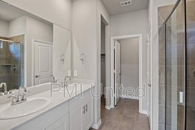 Building Photo - 203 Travine Dr