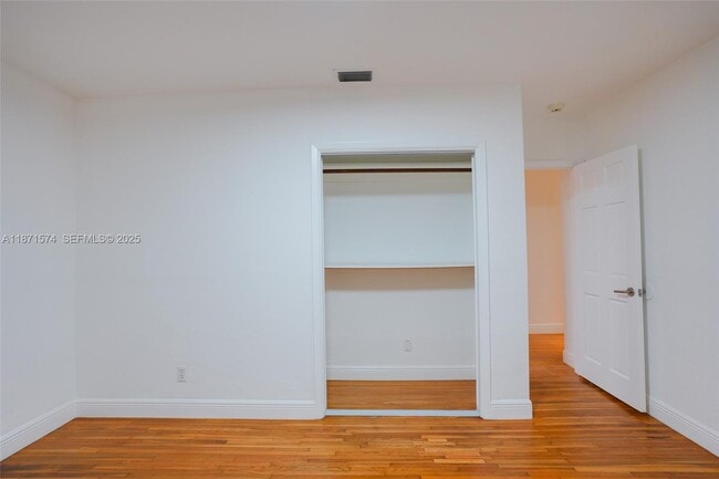 Building Photo - 355 Redwood Ln