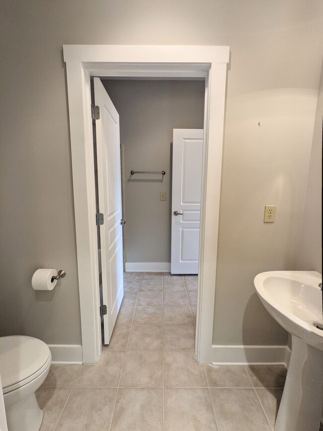 Building Photo - Beautiful Asheville Condo-Located in The Beaucatcher House!