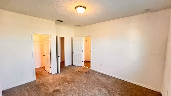 Building Photo - Beautiful, Resort-Style Living with this 3...