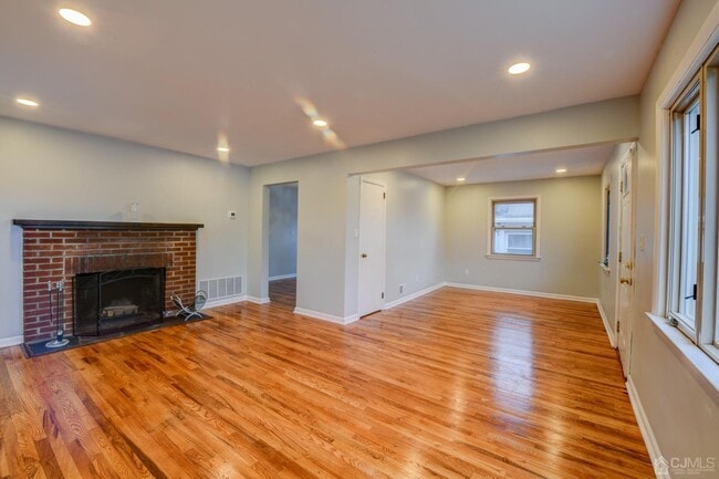 Building Photo - 157 Cooper Ave