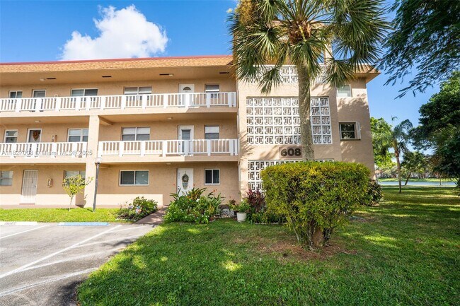 Building Photo - 608 SW Natura Blvd
