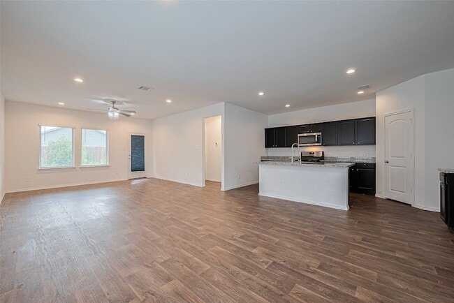 Building Photo - 12518 Pelican Bay Dr