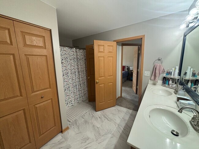 Building Photo - 1523 Grand Dr