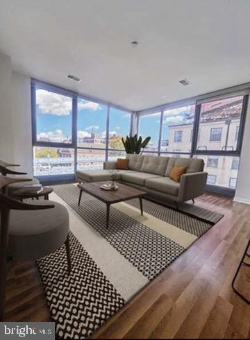 Building Photo - 401 Race St