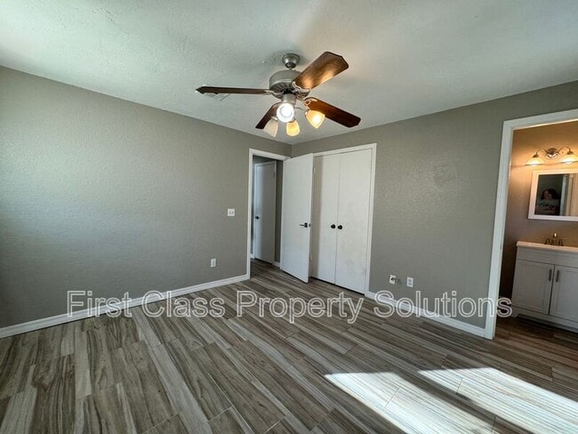 Building Photo - 3524 Hillside Dr