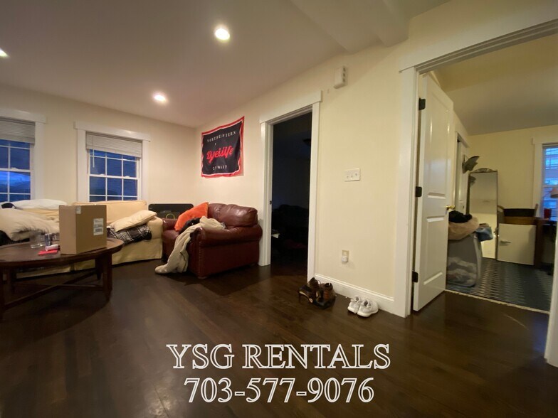 Building Photo - 27 Wait St