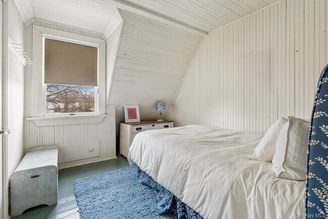 Building Photo - 150 King St