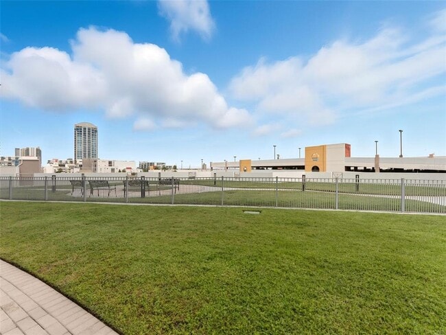 Building Photo - 1209 E Cumberland Ave