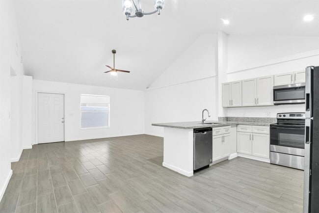 Building Photo - 13737 Yarmouth Dr